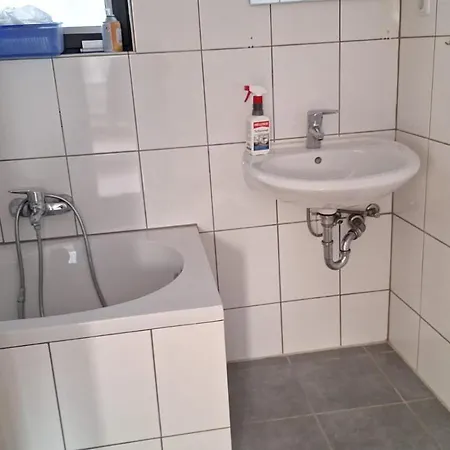 4 Betten Bad Wc Ideal Fuer Kurzaufenthalt *